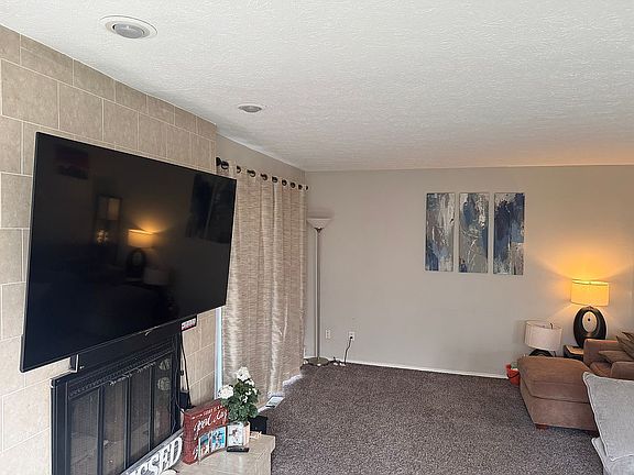 5th image of 32663 Jefferson Dr