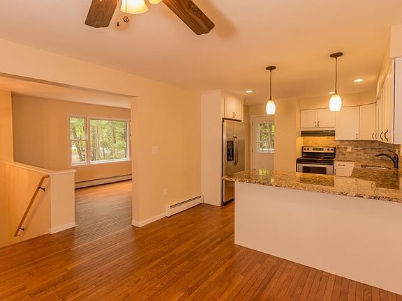 3rd image of 28 Noel Dr