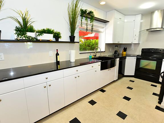 5th image of 3047 NE 16th Ave #431