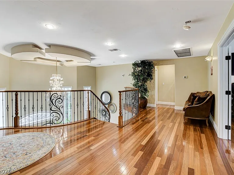 7001 Alamitos Cir — Photo 46