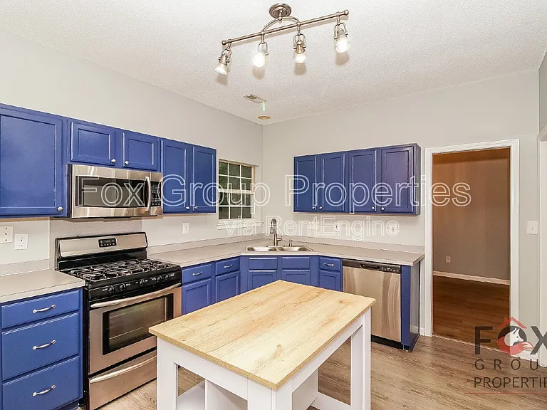 16125 Farmall Dr — Photo 6