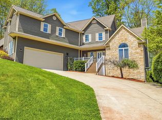 1020 Deerwood Dr, Morgantown, WV 26508