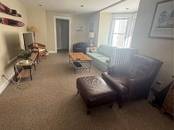 5th image of 9 Narragansett Ave APT 2