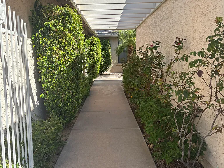 16618 E Ashbrook Dr #B — Photo 4