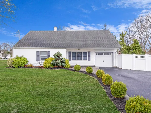 108 S Bicycle Path, Selden, NY 11784