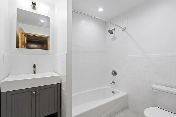 Rented by Ivey North LLC | media 8