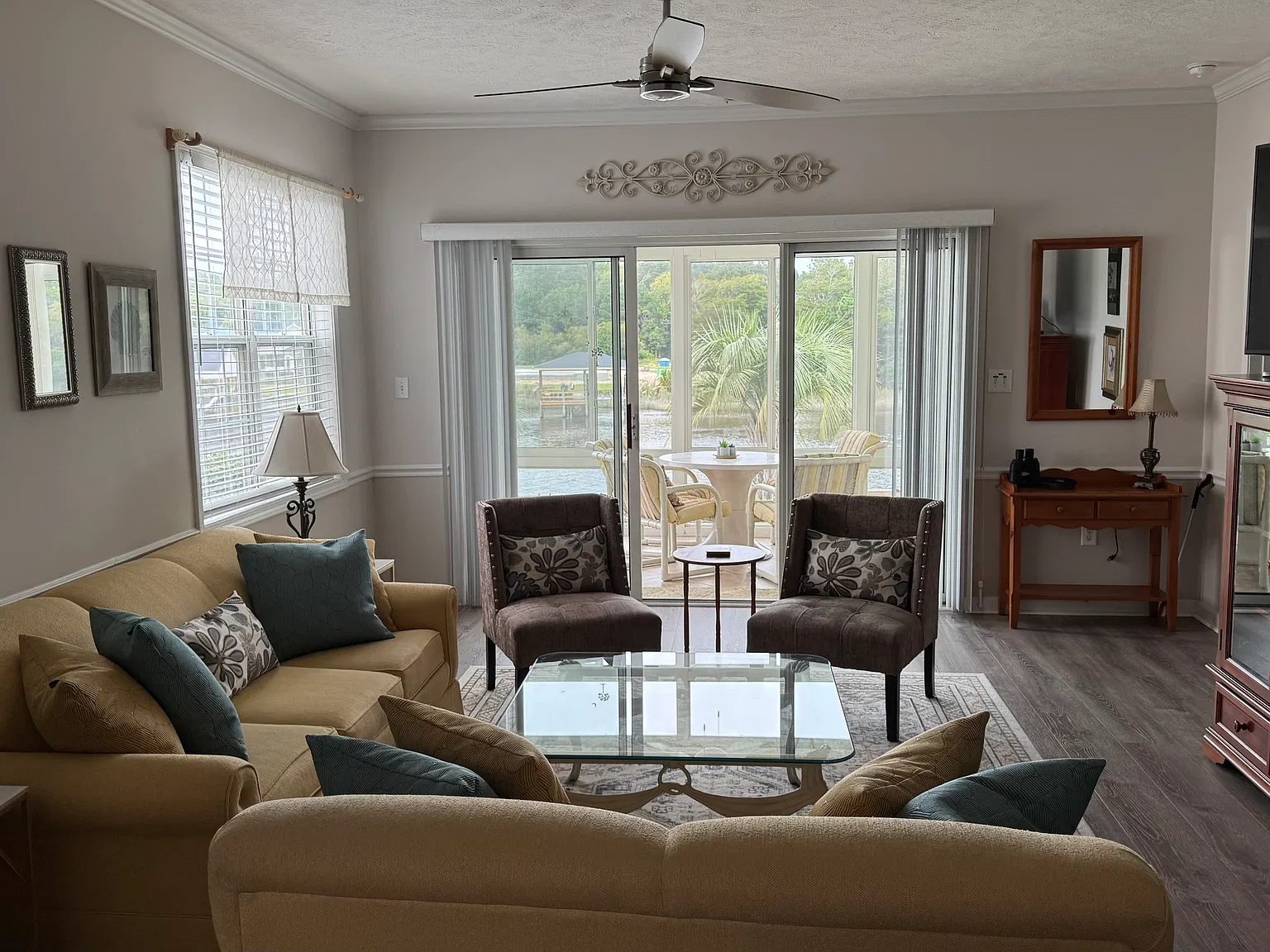 901 W Port Dr — Photo 4