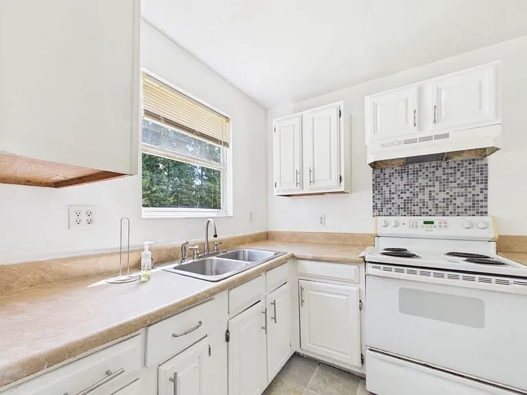 624 Fayette Ave — Photo 6