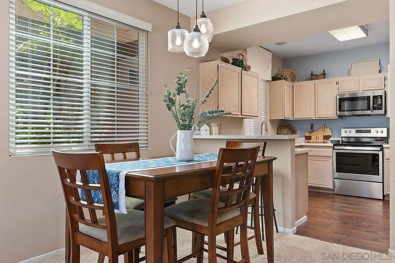2 bed, 2.0 bath, 1140 sqft, $3,200 — Photo 4