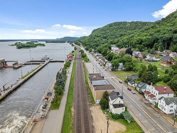 4th image of 305 N Main St