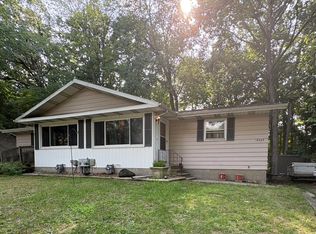 18669 148th Ave, Spring Lake, MI 49456