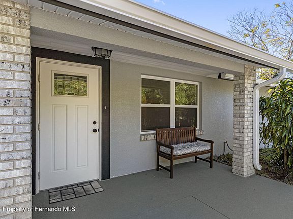 3rd image of 36450 Shady Ln