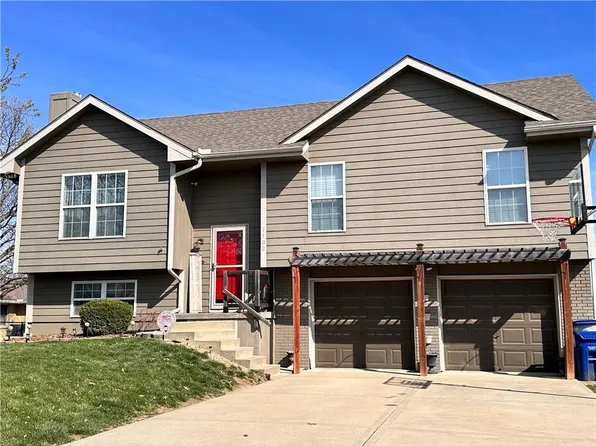 1102 Viola St, Smithville, MO 64089
