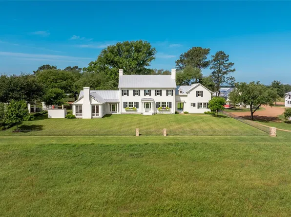 2228 Centerhill Rd, Bellville, TX 77418