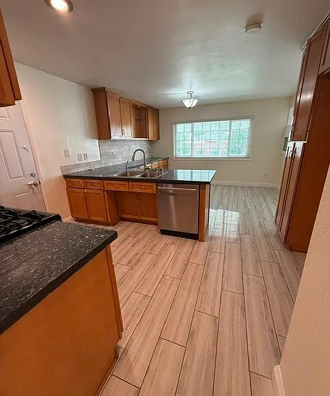 4486 Santee Pl — Photo 9