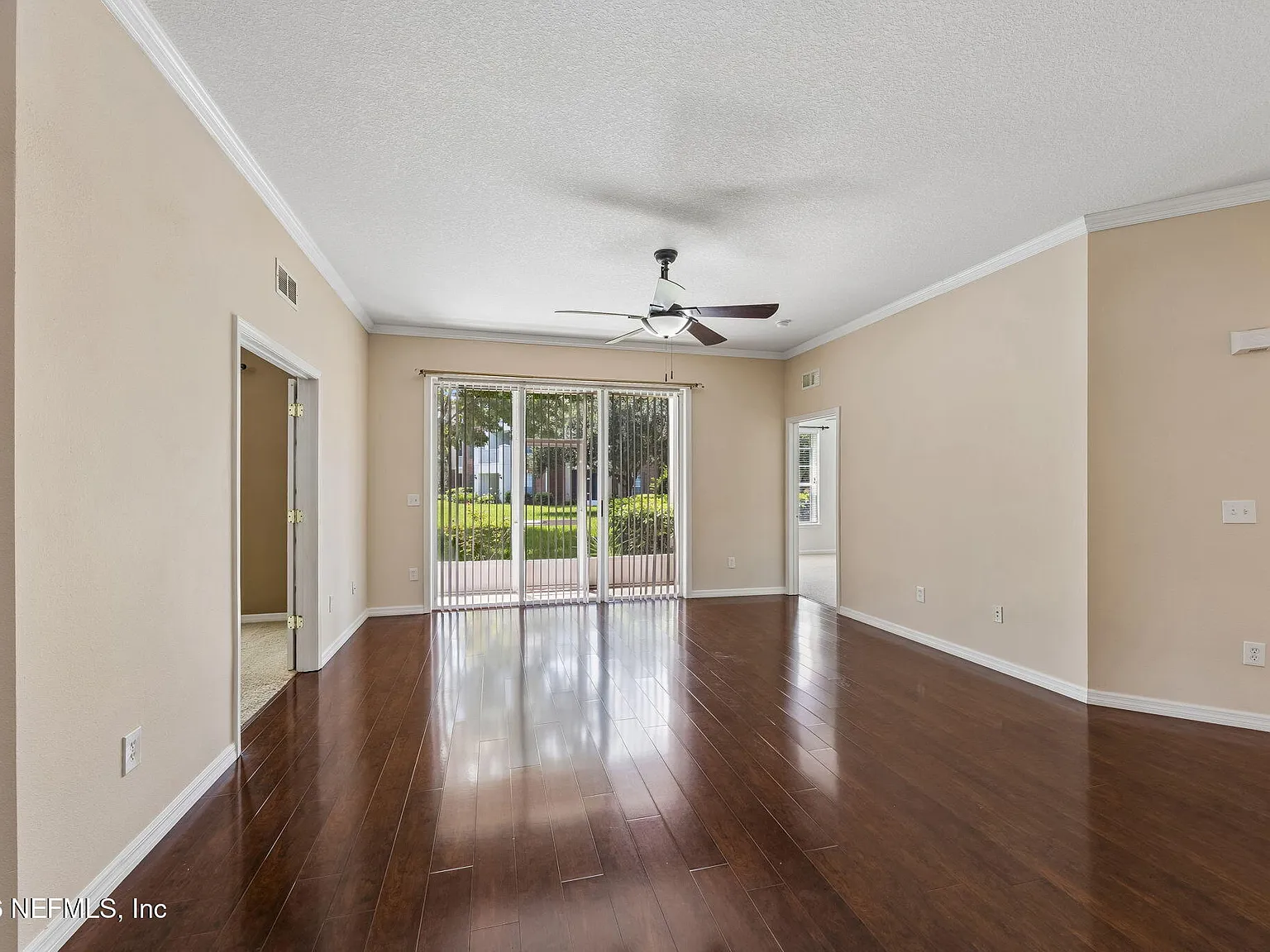 4 bed, 2.0 bath, 1690 sqft, $1,900 — Photo 4