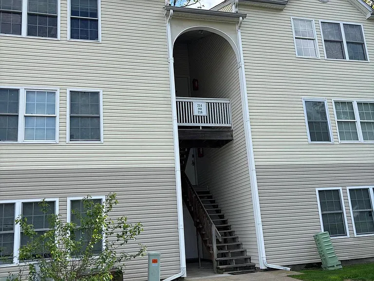 216 Highland Blvd #B-76 — Photo 2