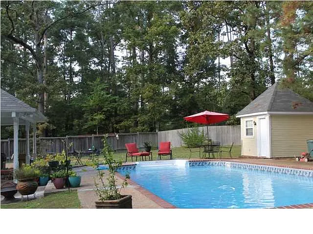 105 Pinevale St photo 1