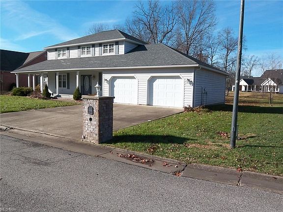 2nd image of 205 Plantation Dr