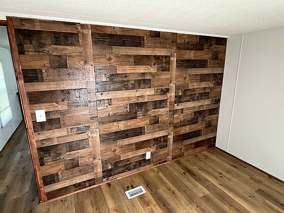 Feature wall in Front (BR 2)