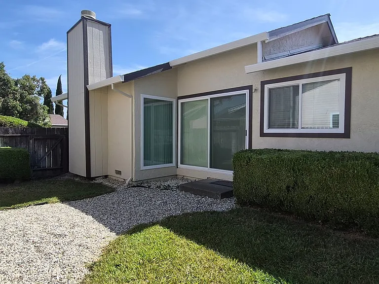 1121 Swallow Ln — Photo 31