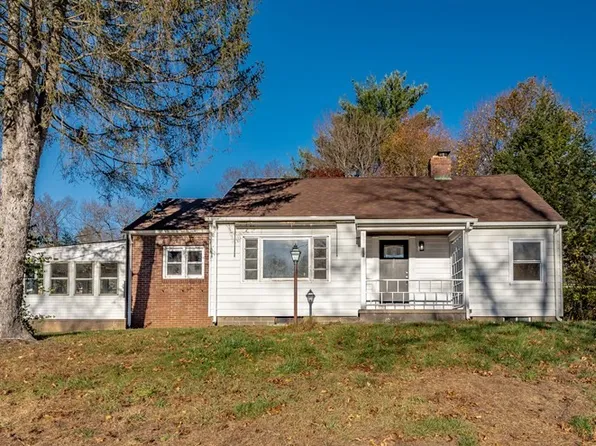 285 Valley View Dr, Westfield, MA 01085