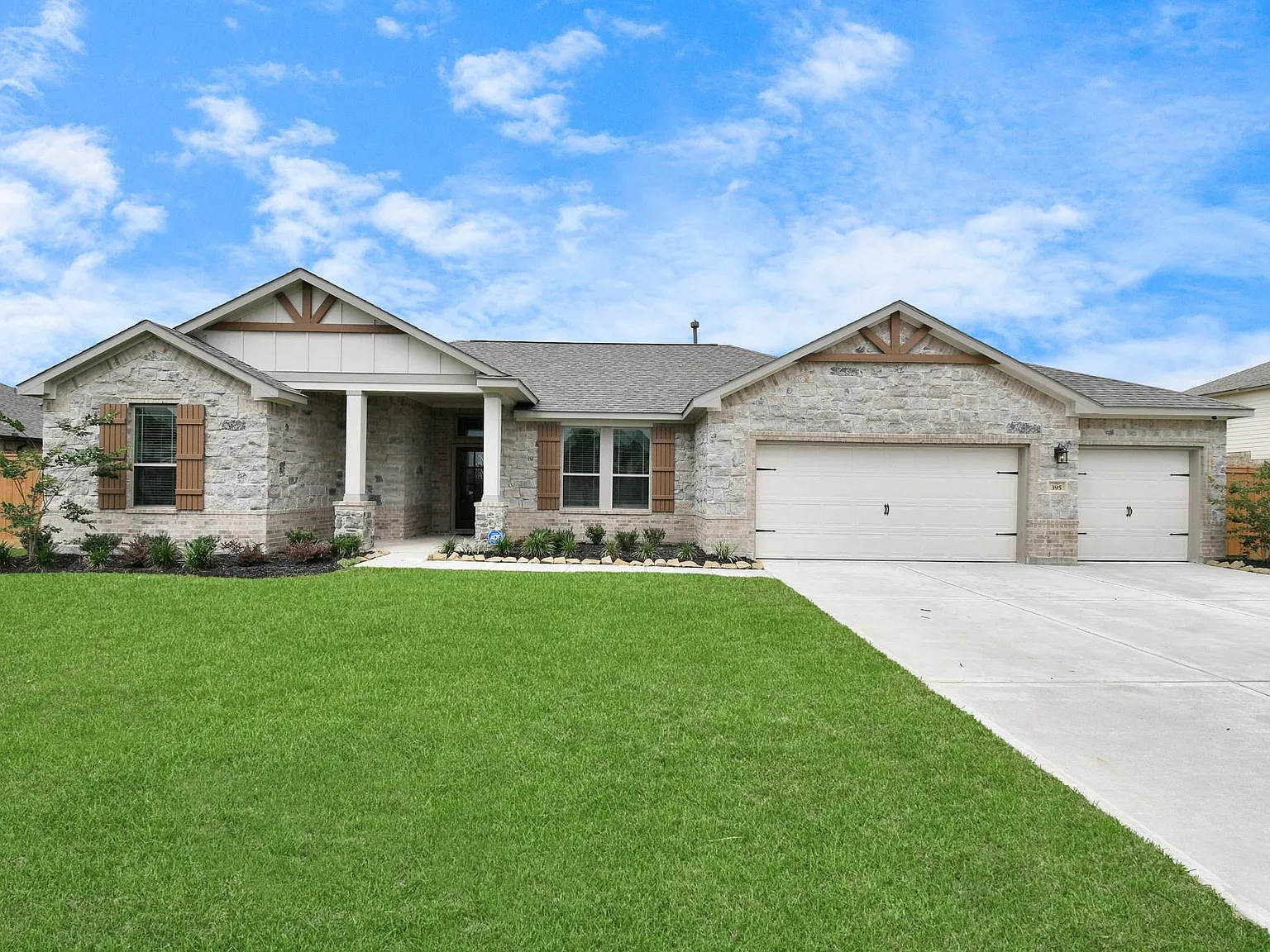 4 bed, 2.0 bath, 1974 sqft, $3,600 — Photo 1
