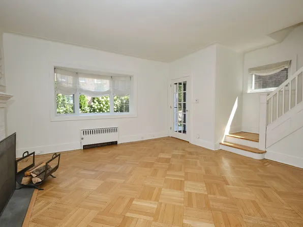 16 Colonial Gardens image 4 of 40