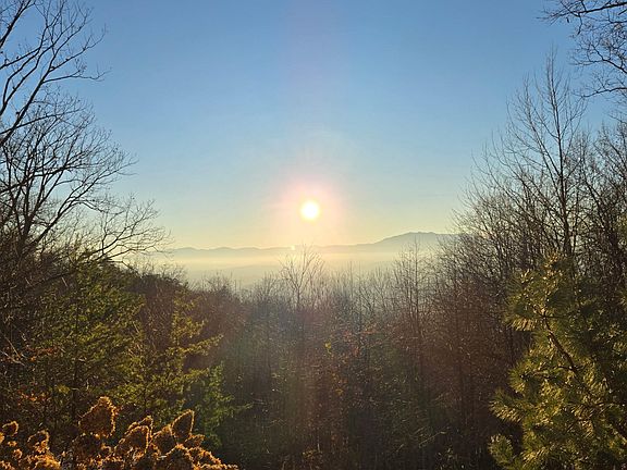 4th image of 2592 Bluff Mountain Rd