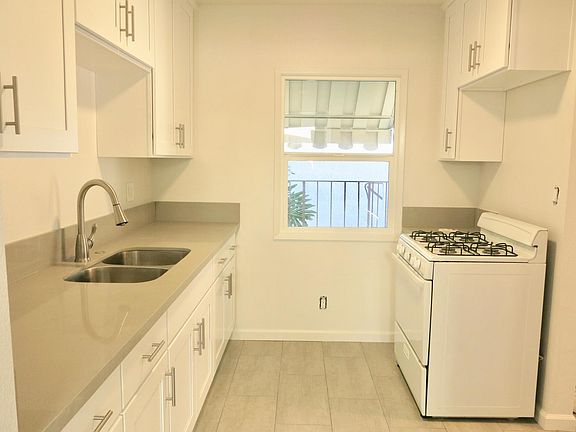3rd image of 430 E Cypress Ave
