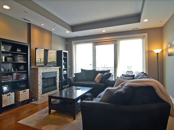 2nd image of 1937 W Diversey Pkwy APT 3B