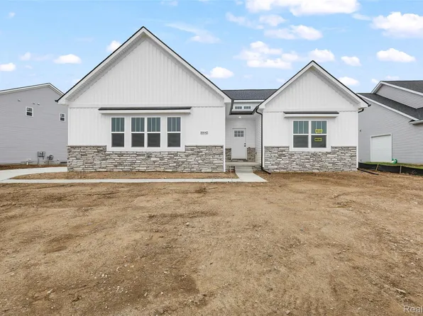 10042 Santa Lucia Ct, Grand Blanc, MI 48439