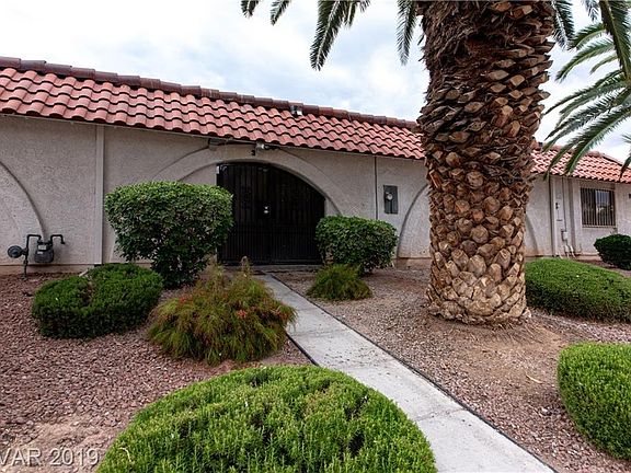 2nd image of 816 Hedge Way Unit 3