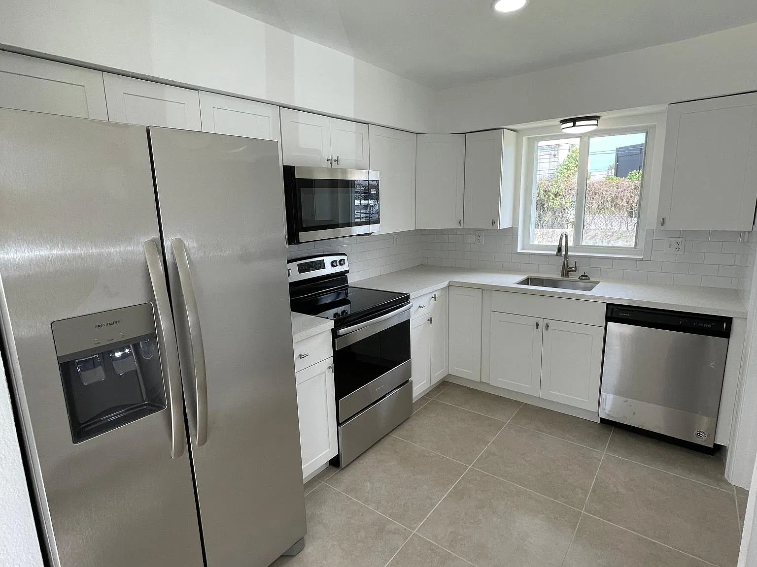 3 bed, 1600 sqft, $2,950 — Photo 1