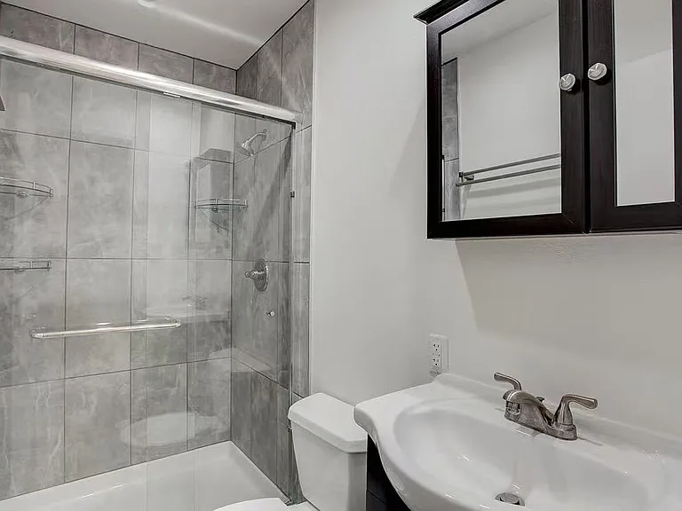 184 Canterbury Ave — Photo 11
