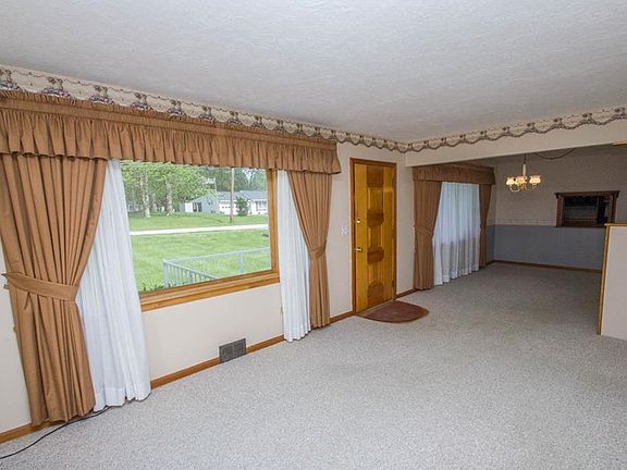 4th image of 3746 Sanford Ave