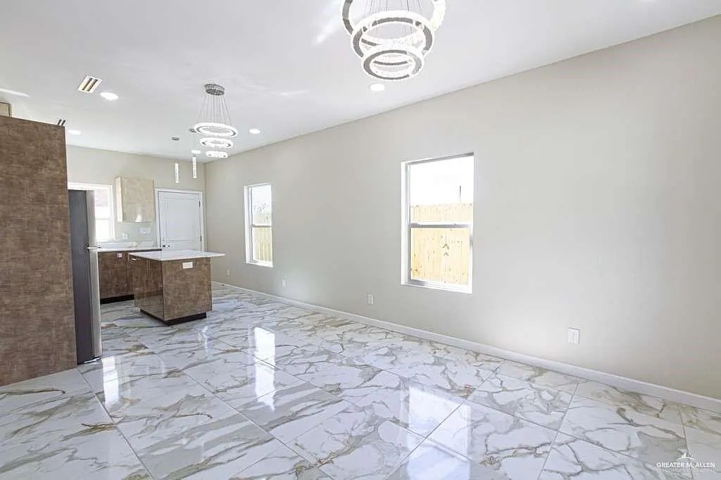 3 bed, 2.0 bath, 1050 sqft, $1,300 — Photo 4