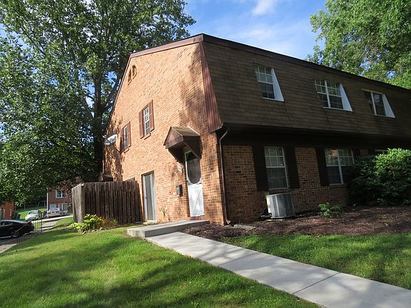 2nd image of 440 Marlington St