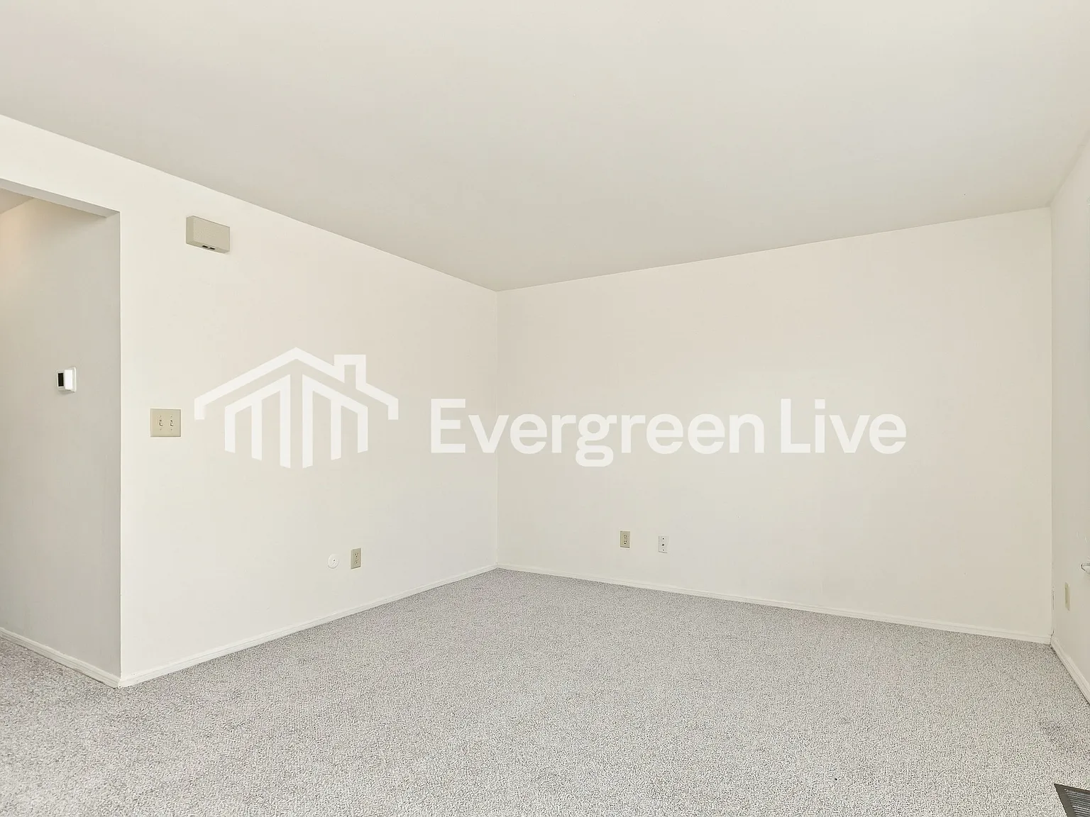 3 bed, 1.5 bath, 1555 sqft, $1,095 — Photo 3