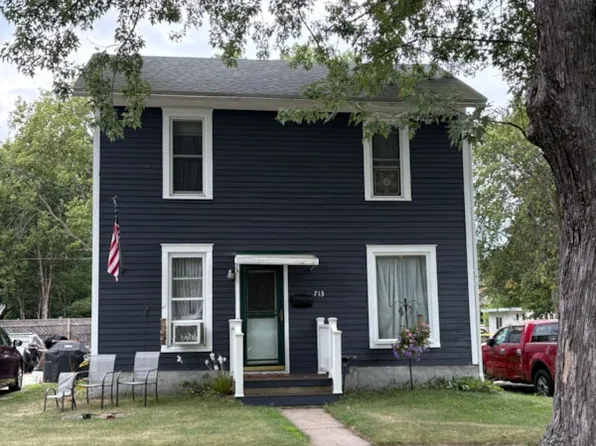 713 11th St E, Menomonie, WI 54751