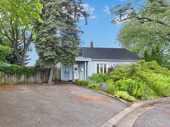 3rd image of 2 Foch Ave