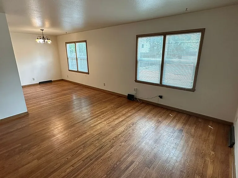 1011 Kellogg Ave — Photo 6