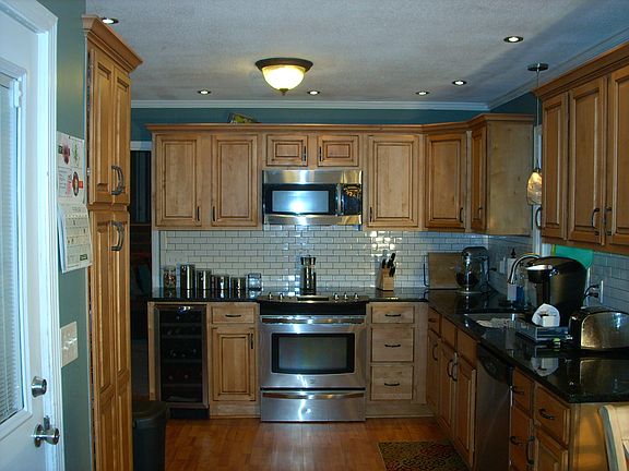 3rd image of 1001 Princeton Pl