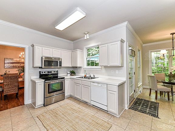 2nd image of 7818 Forest Oaks Ln