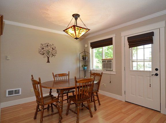 5th image of 949 Lowell Dr