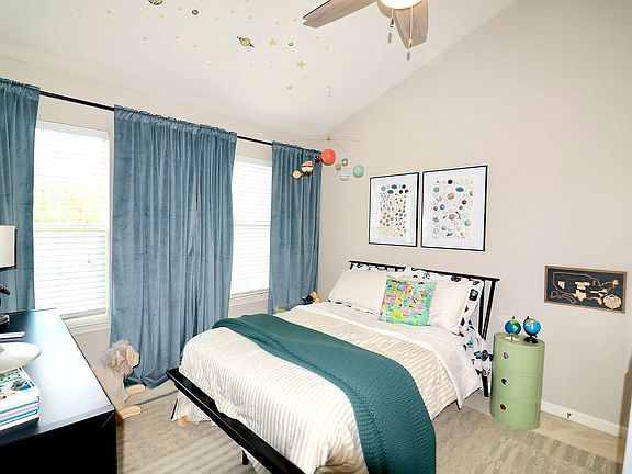 5th image of 808 Emory Ct