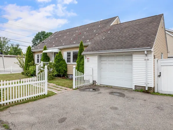 1800 River St, Hyde Park, MA 02136