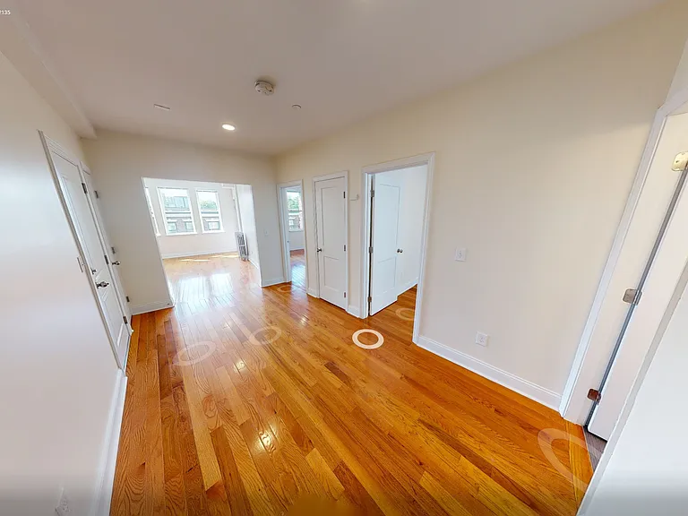 123 Sutherland Rd #1L — Photo 7