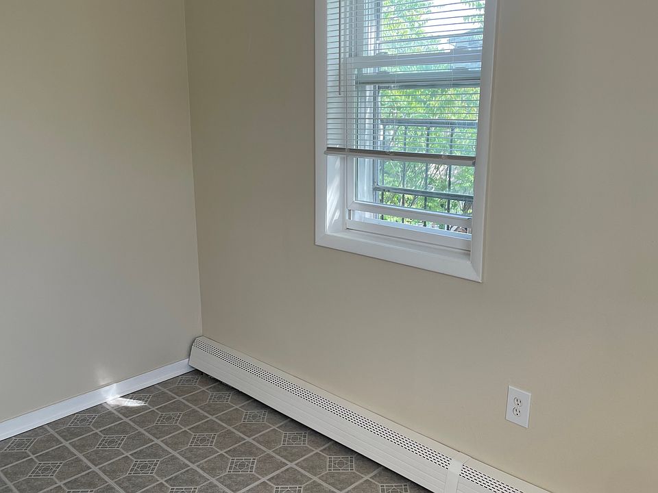Bedroom (8' X 12') Left Side
