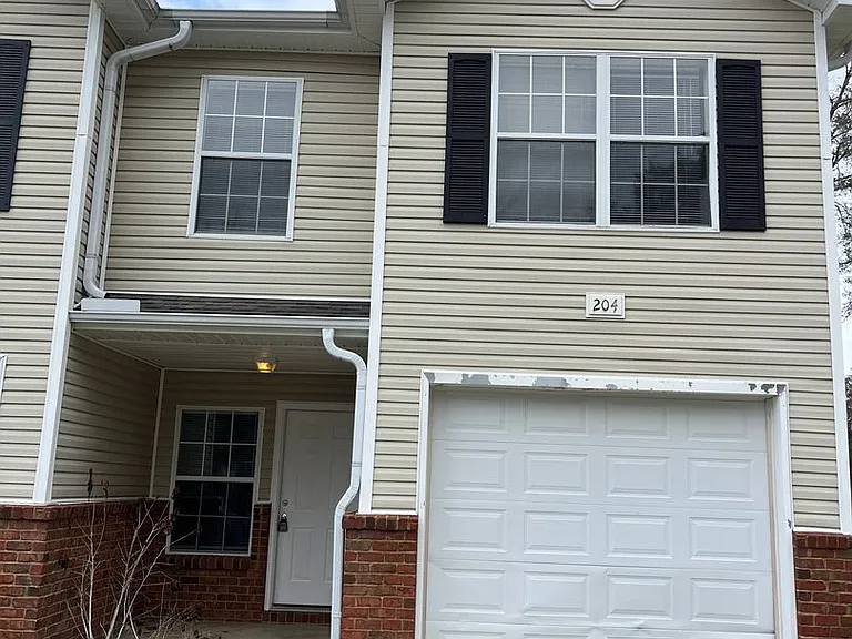204 Johnson Ct — Photo 15